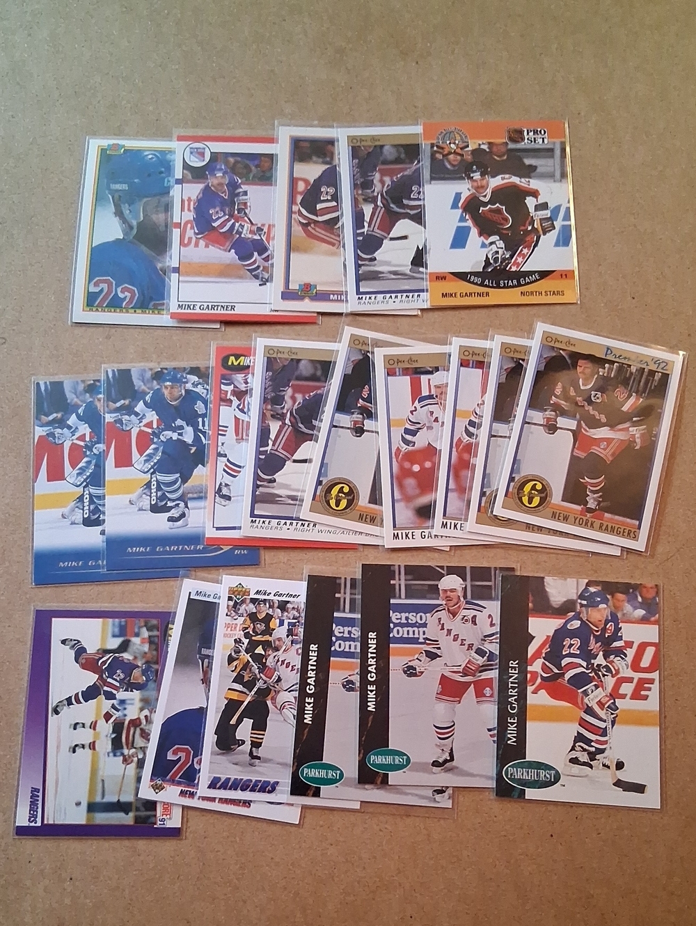 Mike Gartner Hockey Card Lot - Blue, Red, White